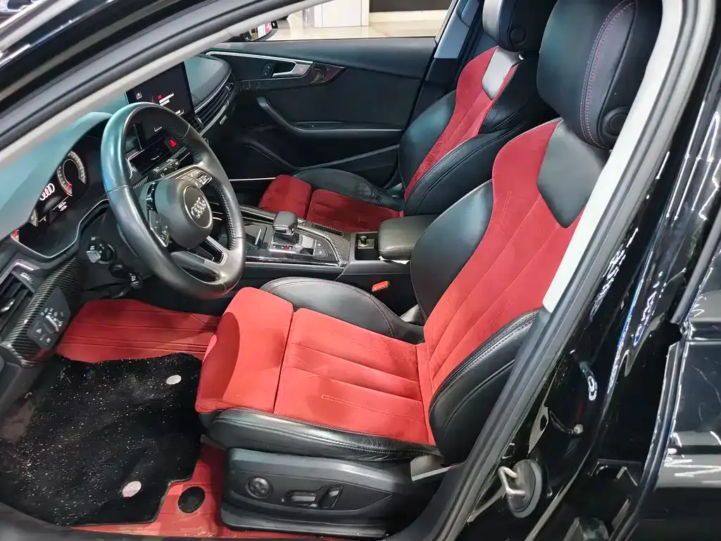 Audi A4L 2021 из CN, фото 9