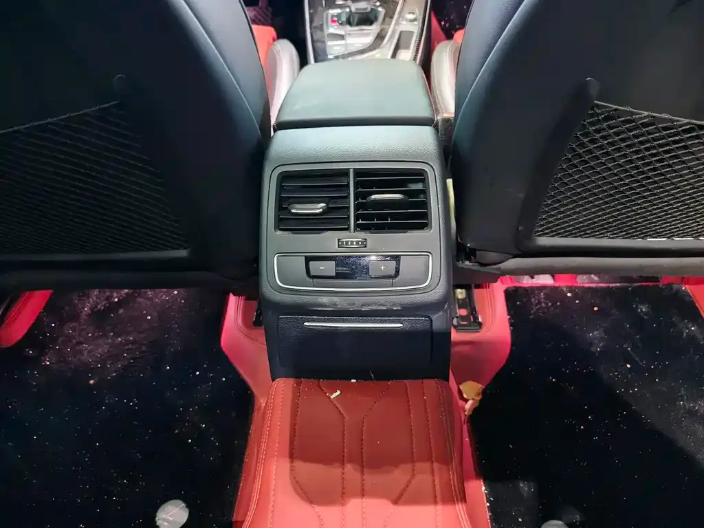 Audi A4L 2021 из CN, фото 4