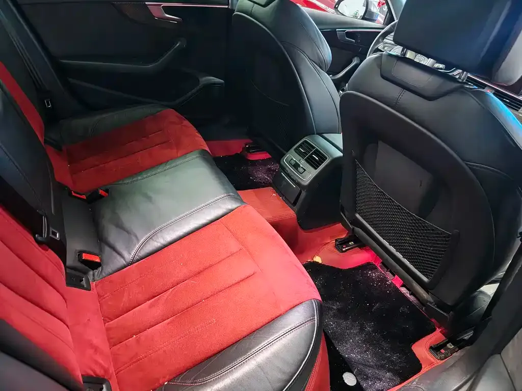 Audi A4L 2021 из CN, фото 3