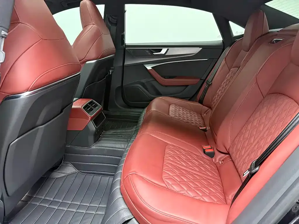 Audi A7L 2024 из CN, фото 9