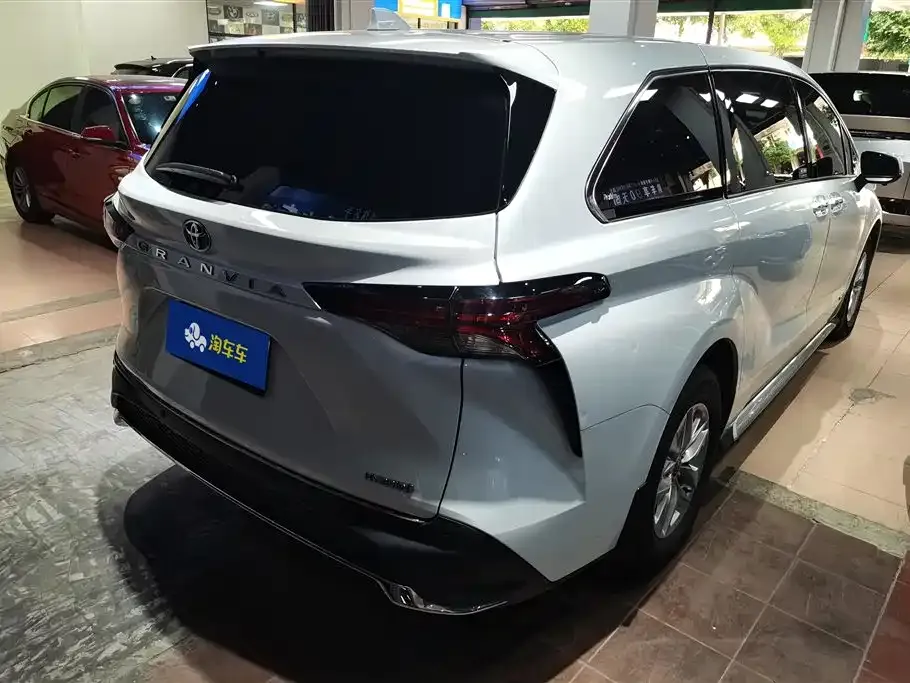 Toyota Granvia 2024 из CN, фото 7