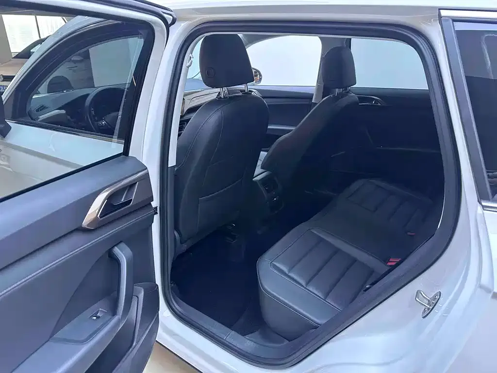 Volkswagen Tharu 2022 из CN, фото 8