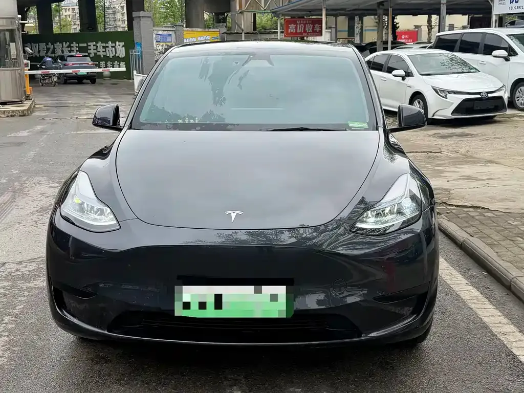 Tesla Model Y — фото 10