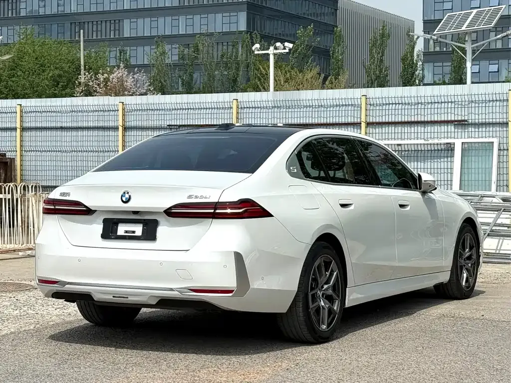 BMW 5 Series — фото 10