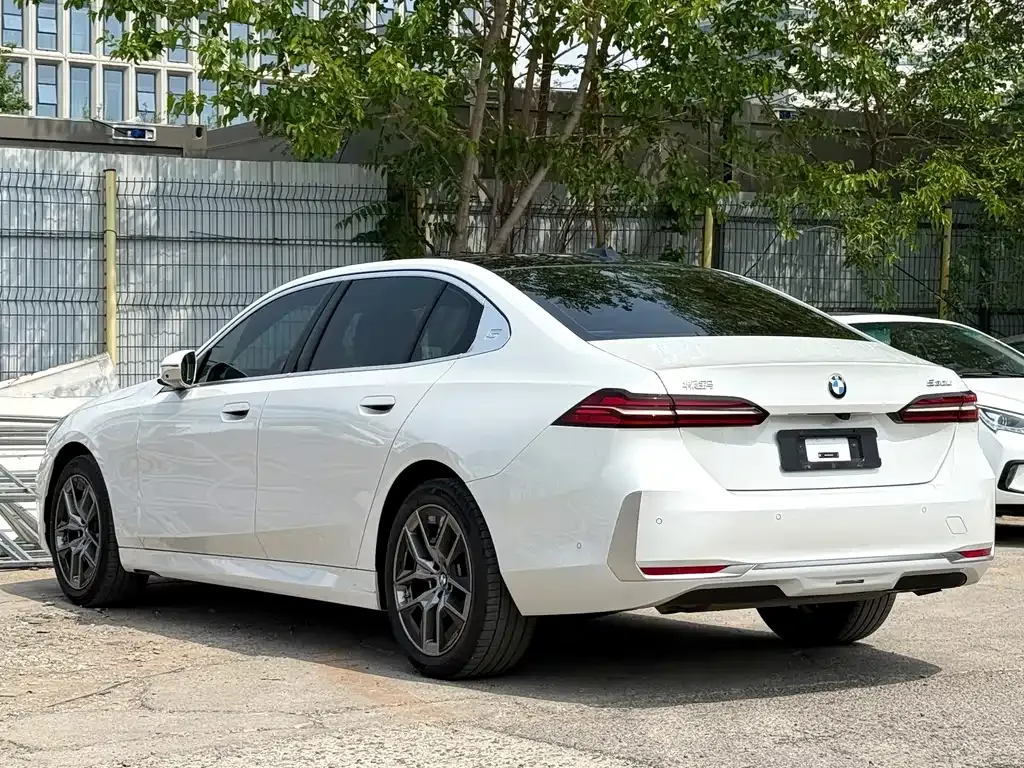 BMW 5 Series — фото 4