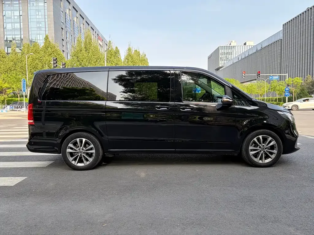 Mercedes-Benz V-Class 2023 из CN, фото 9