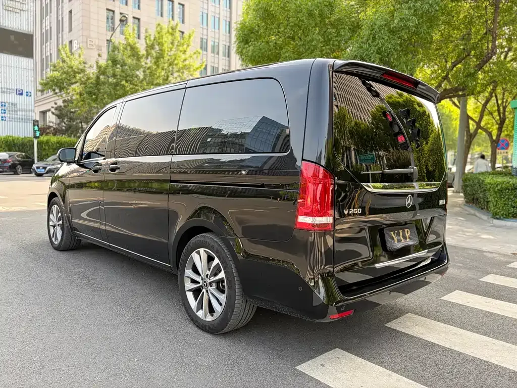 Mercedes-Benz V-Class 2023 из CN, фото 2