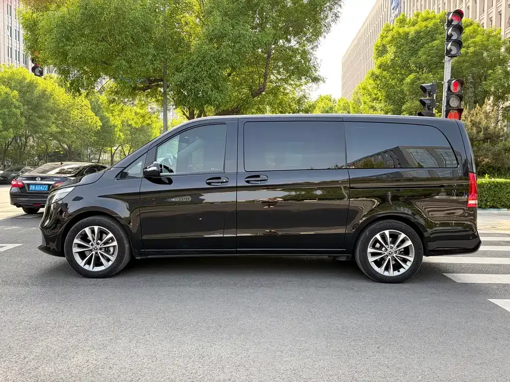 Mercedes-Benz V-Class 2023 из CN, фото 10