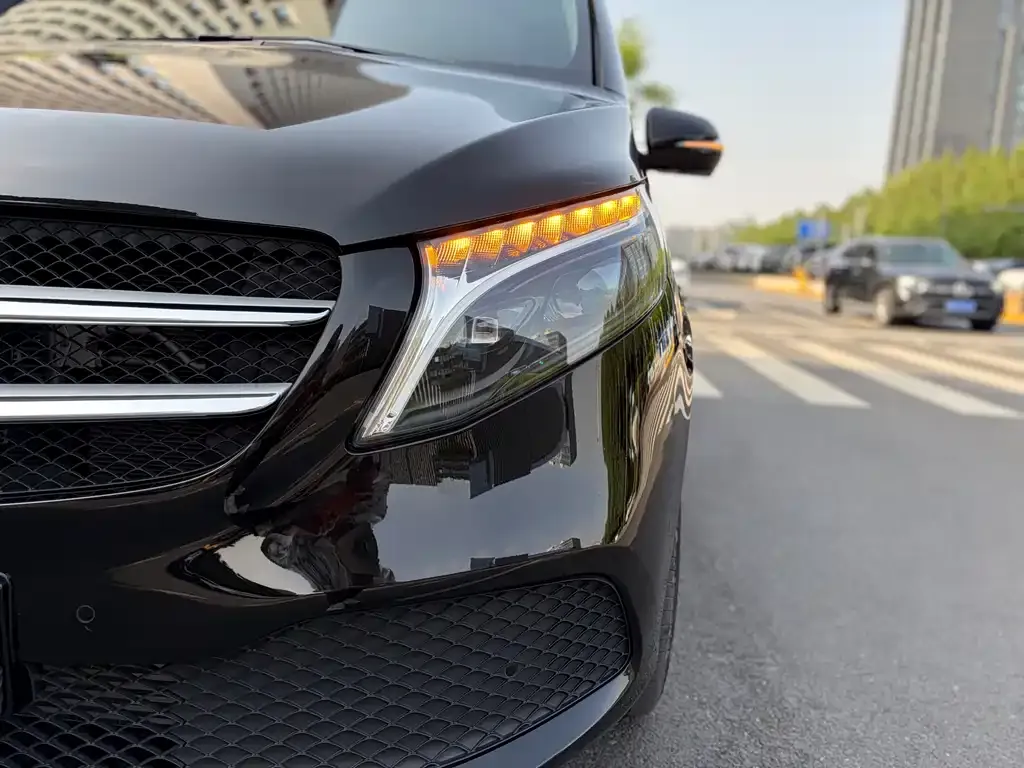Mercedes-Benz V-Class 2023 из CN, фото 8