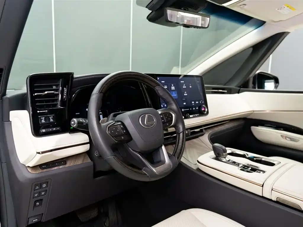 Lexus LM — фото 8