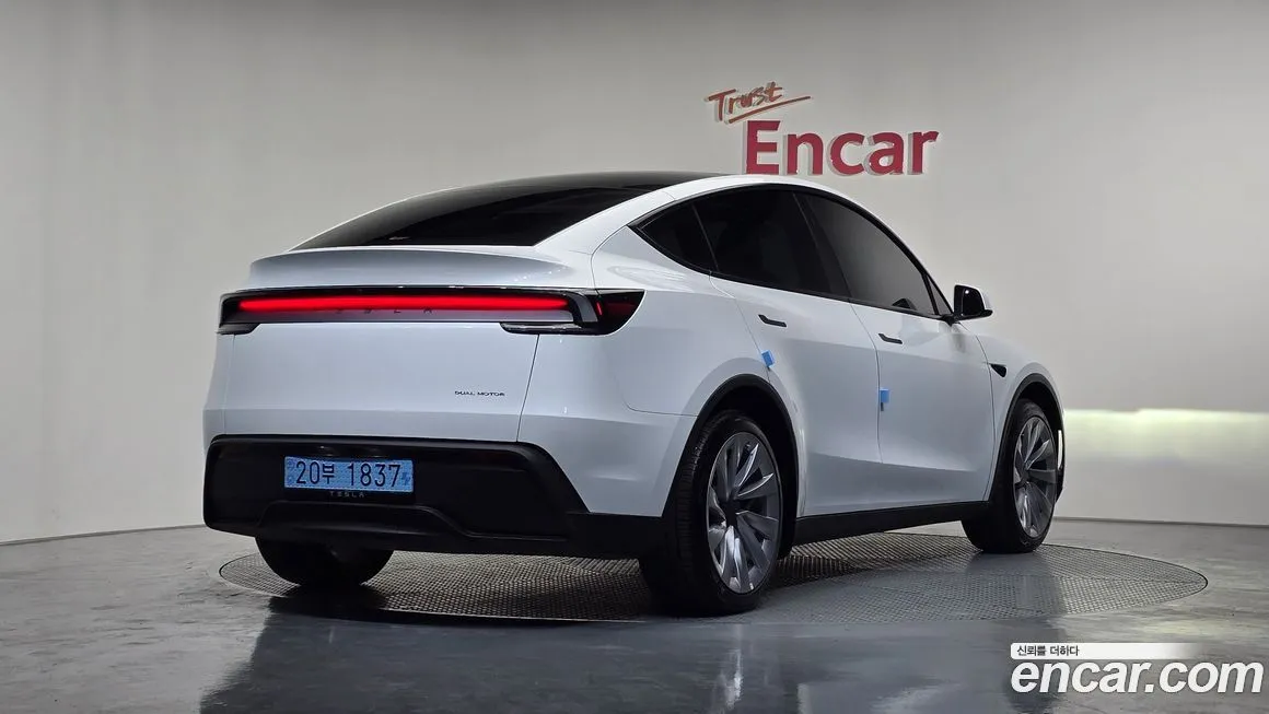 Tesla Model Y — фото 2