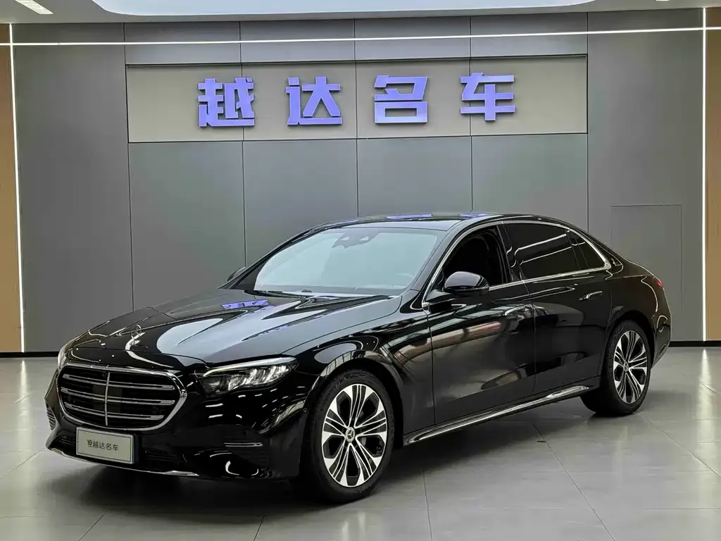 Mercedes-Benz E-Class — фото 1