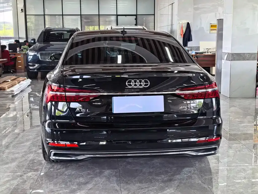 Audi A6L 2023 из CN, фото 10