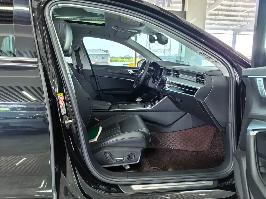 Audi A6L 2023 из CN, фото 3