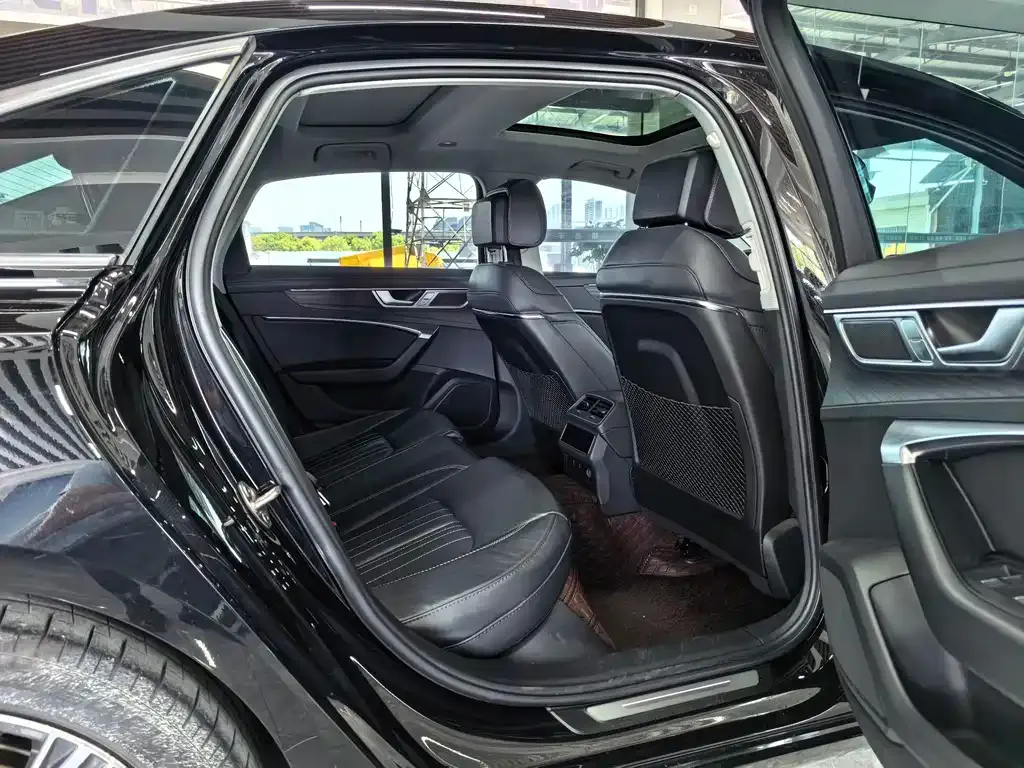 Audi A6L 2023 из CN, фото 2
