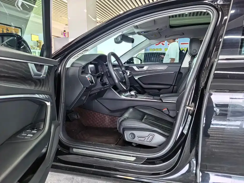 Audi A6L 2023 из CN, фото 6