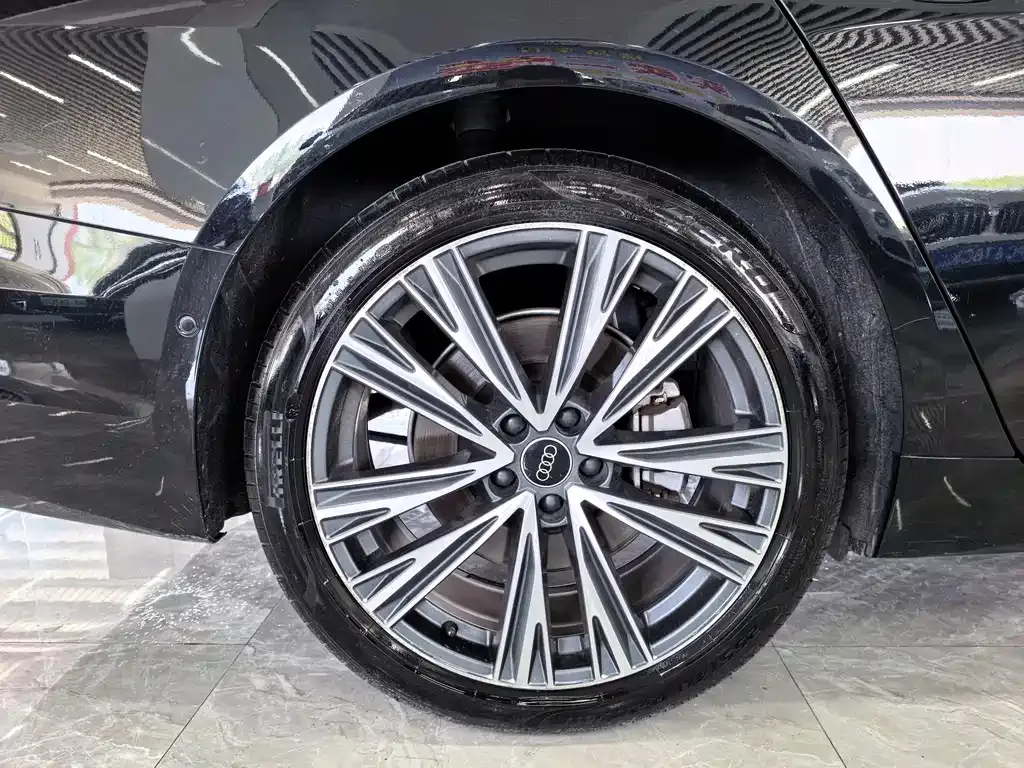 Audi A6L 2023 из CN, фото 5