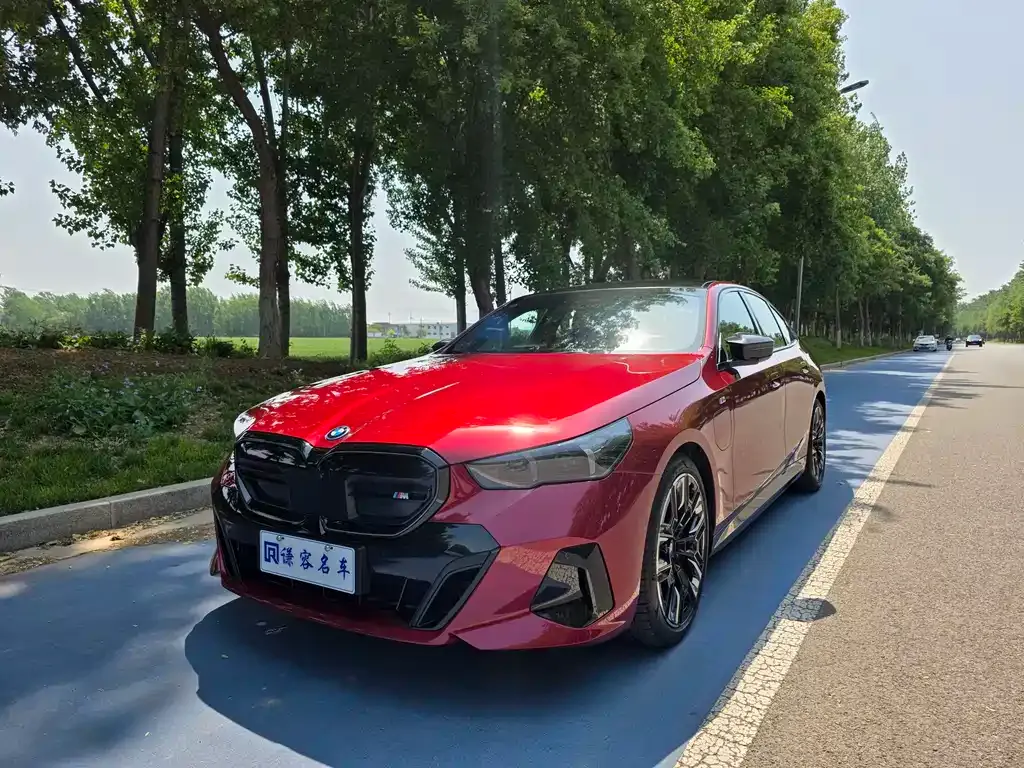 BMW i5 M60
