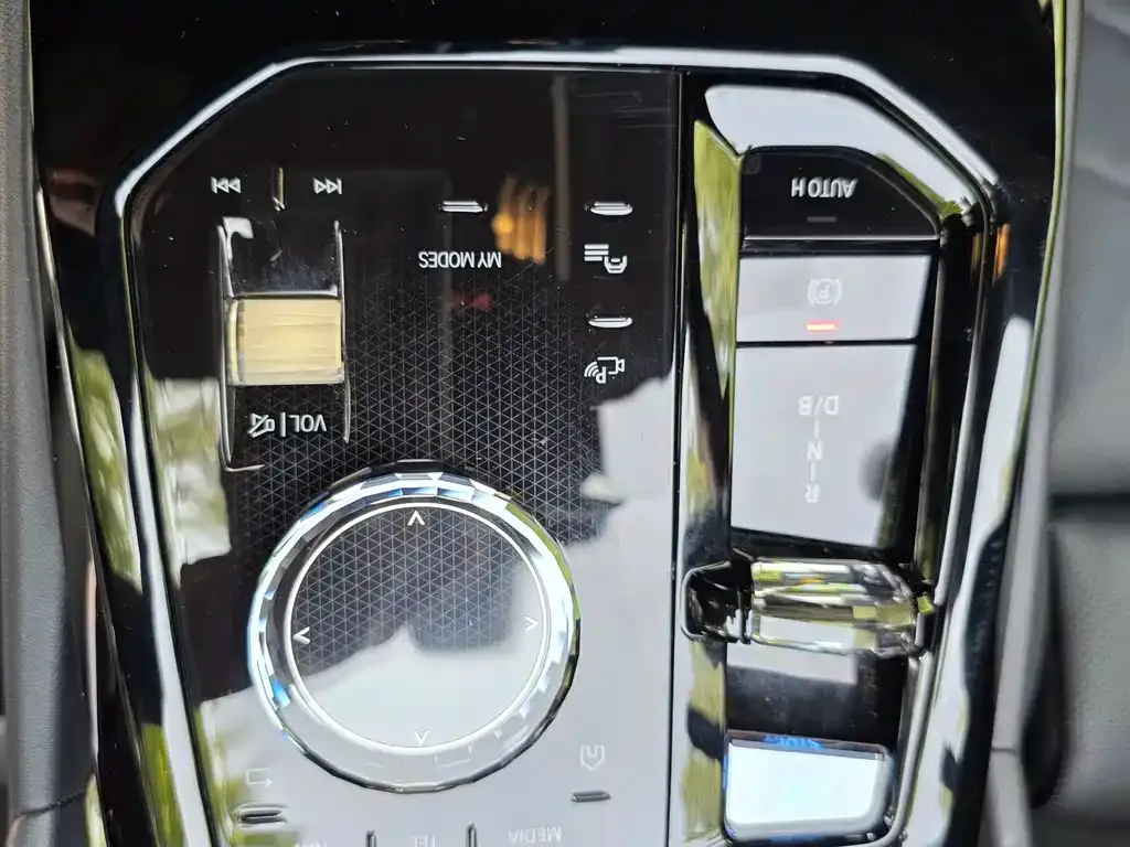 BMW i5 M60 2024 из CN, фото 9