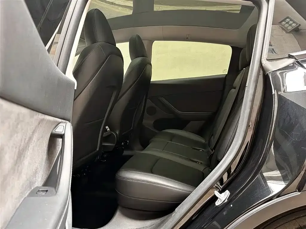 Tesla Model Y 2024 из CN, фото 3