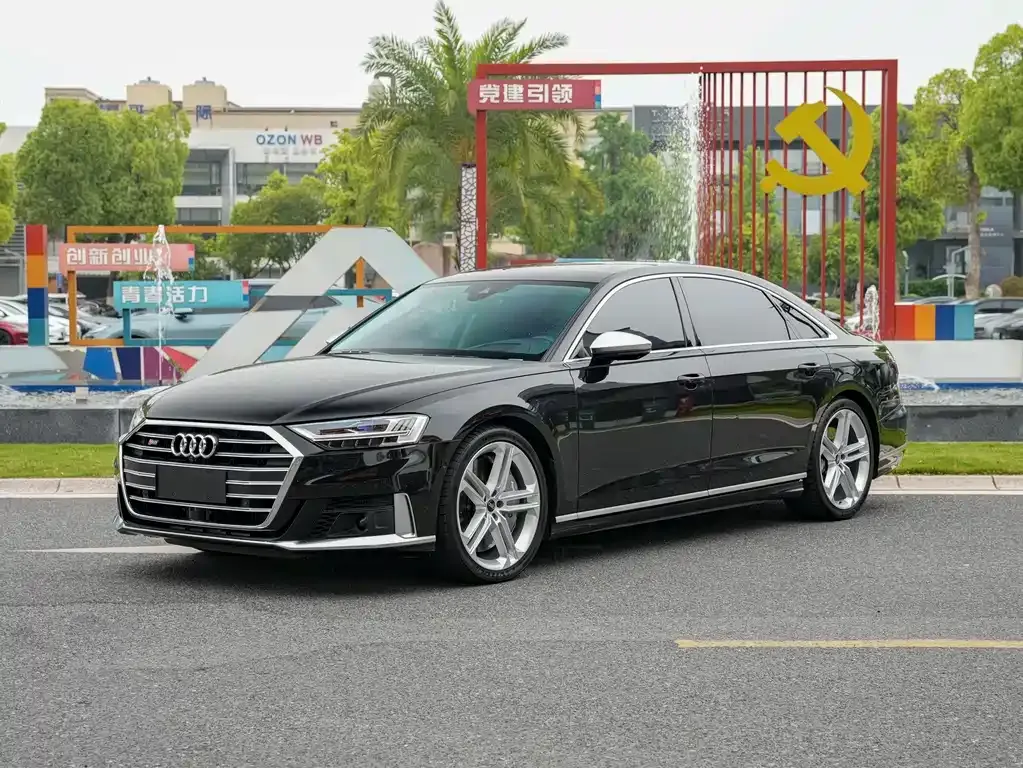Audi S8