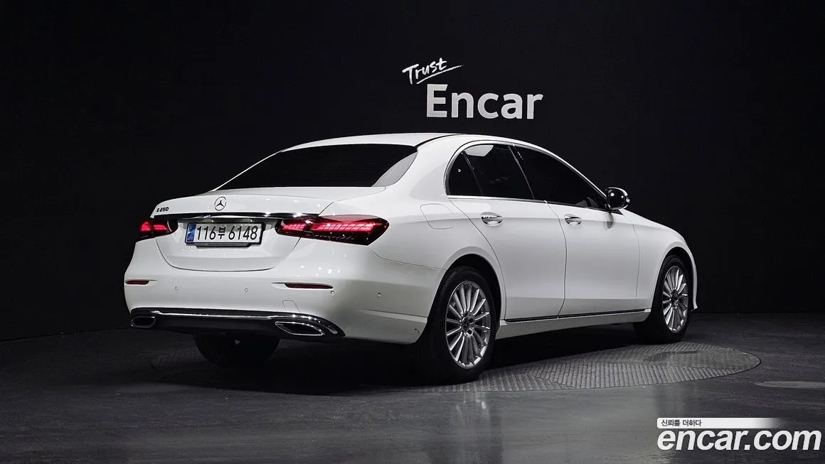 Mercedes-Benz E-Class — фото 2