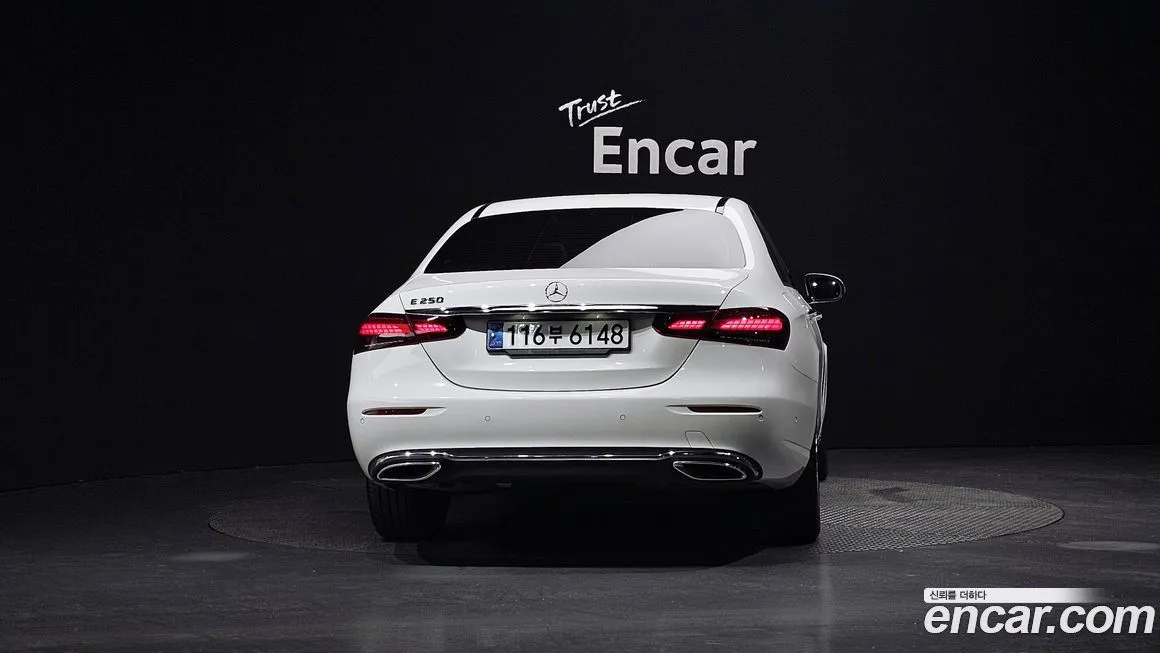 Mercedes-Benz E-Class — фото 9