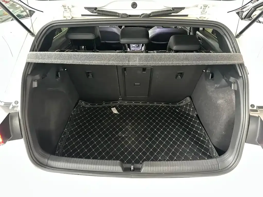 Volkswagen Golf 2022 из CN, фото 2