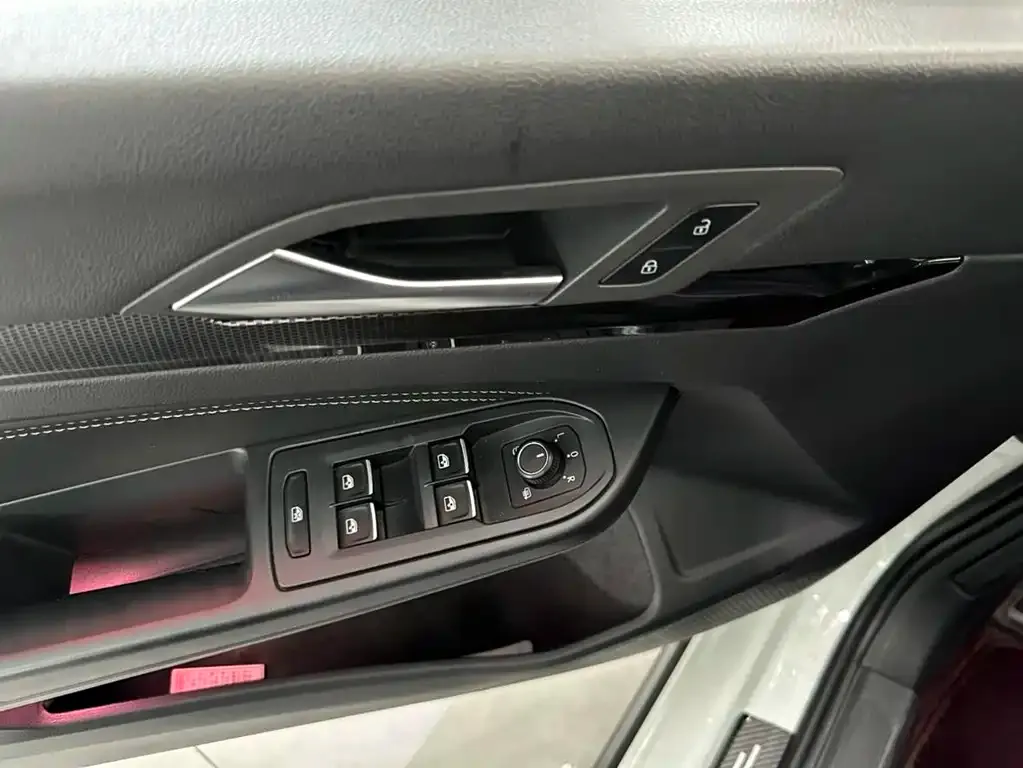 Volkswagen Golf 2022 из CN, фото 4
