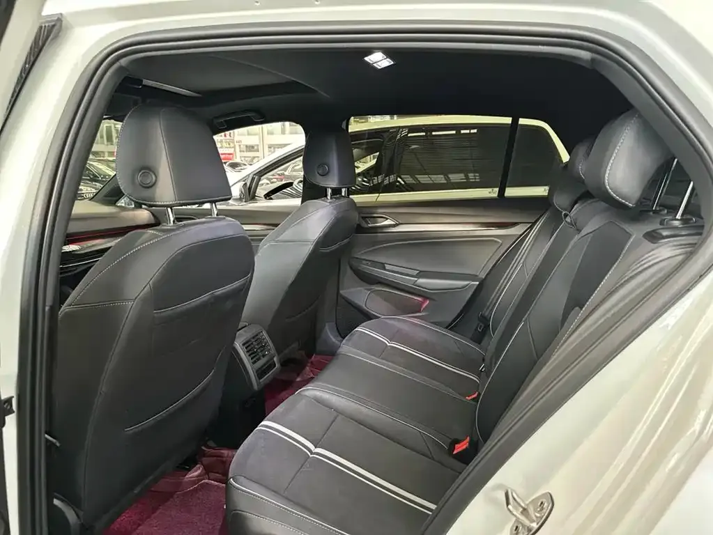 Volkswagen Golf 2022 из CN, фото 6