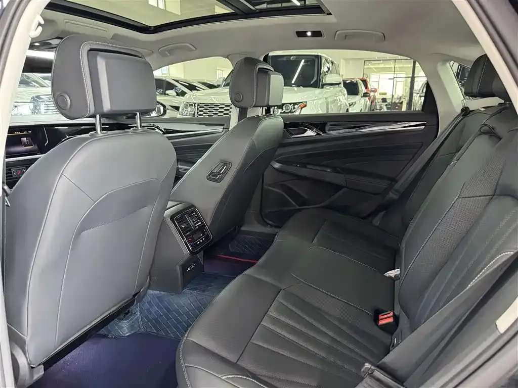 Volkswagen Passat 2025 из CN, фото 4