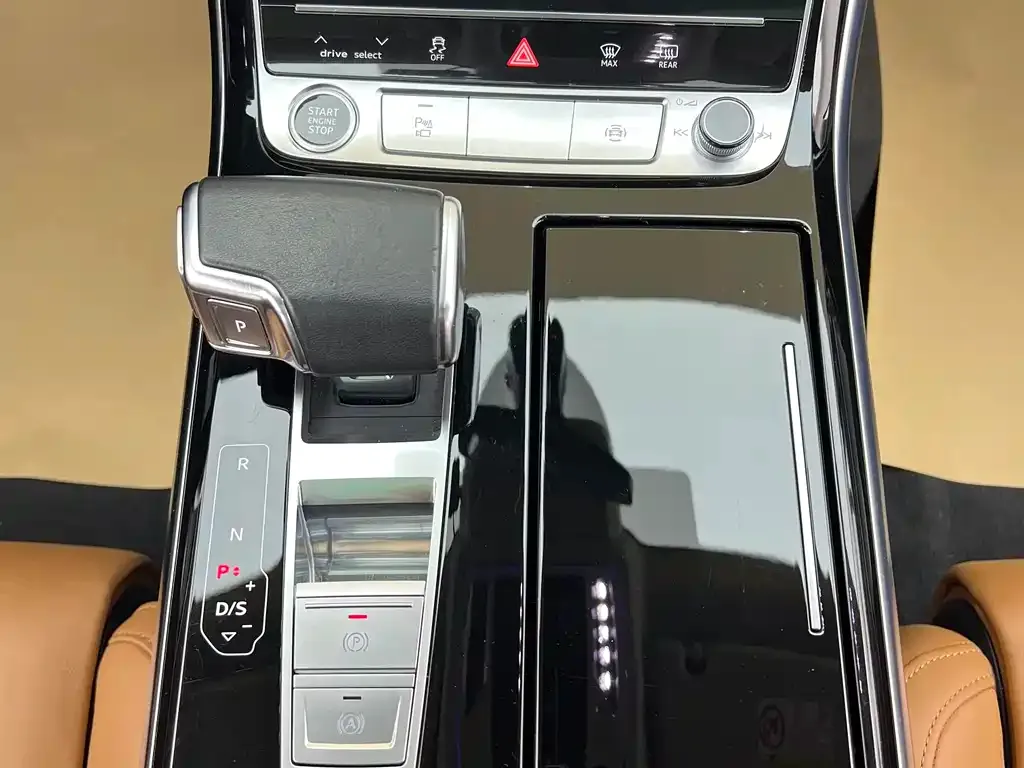 Audi A8 2023 из CN, фото 2