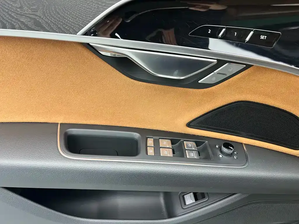 Audi A8 2023 из CN, фото 8