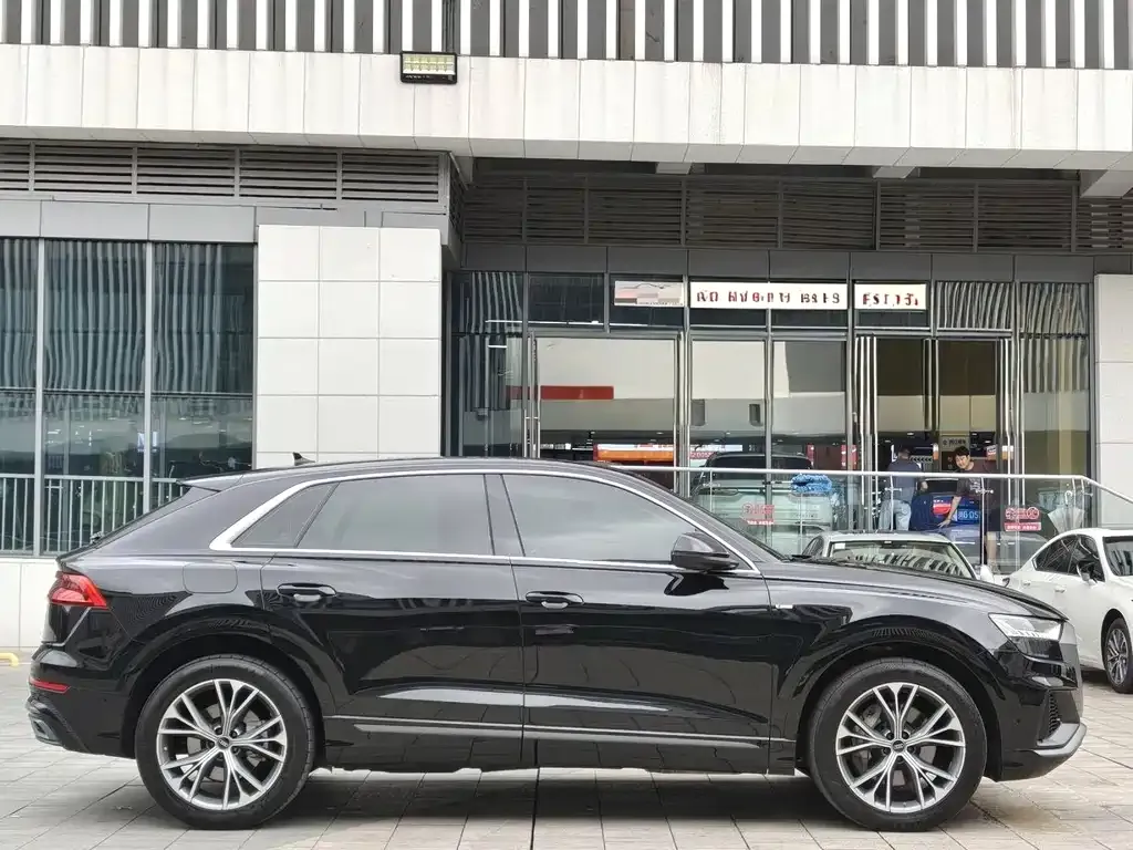 Audi Q8 — фото 6