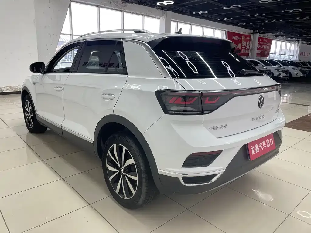 Volkswagen T-Roc — фото 9