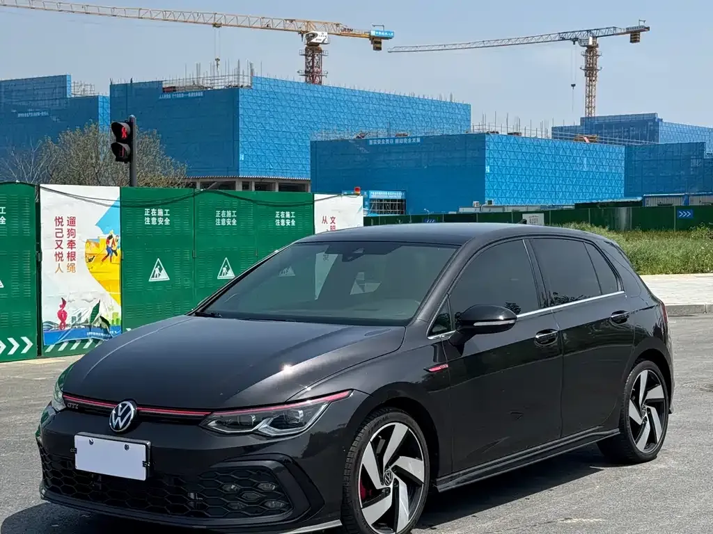 Volkswagen Golf GTI