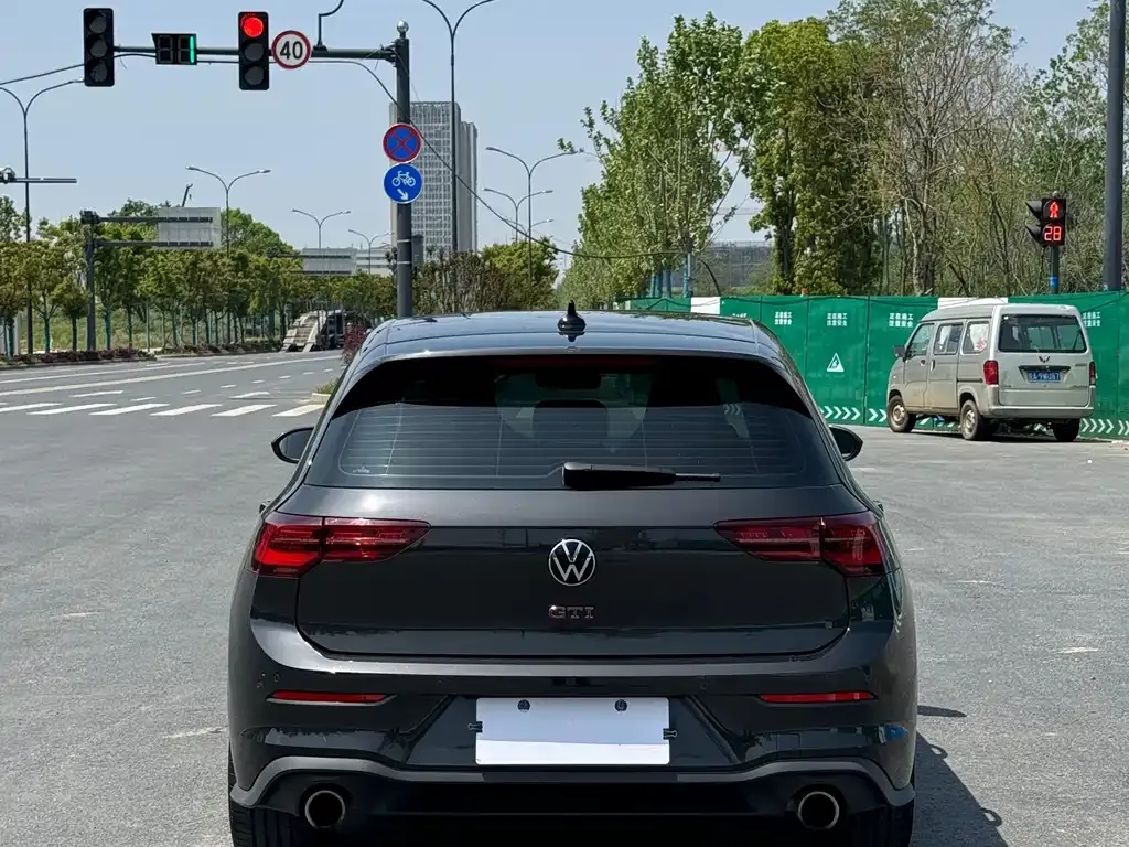 Volkswagen Golf GTI 2023 из CN, фото 2