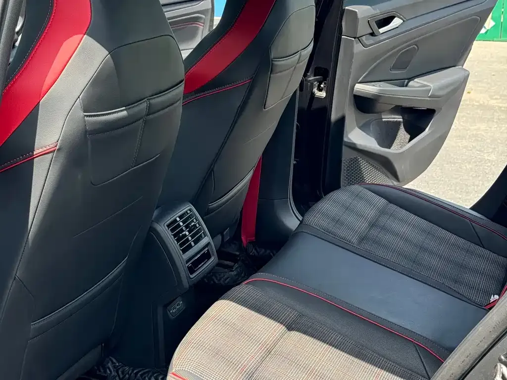 Volkswagen Golf GTI 2023 из CN, фото 7