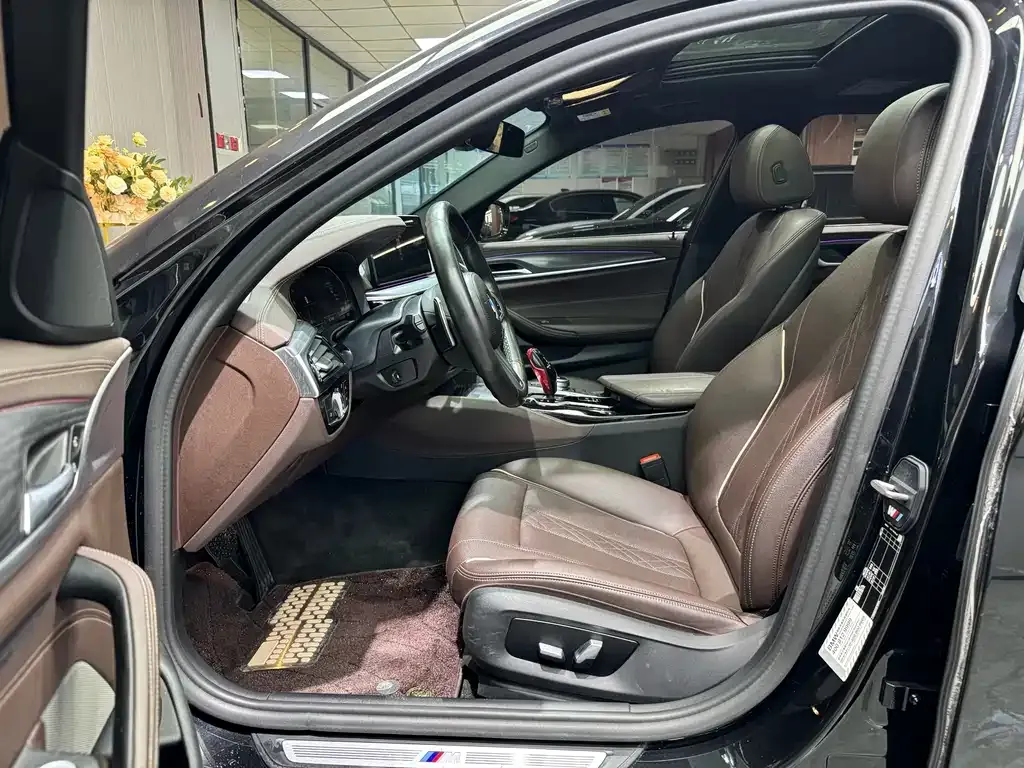 BMW 5 Series 2022 из CN, фото 5
