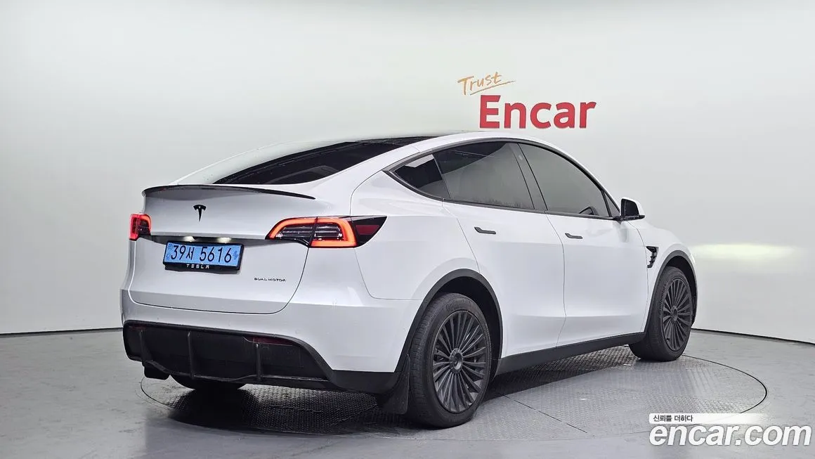 Tesla Model Y — фото 3