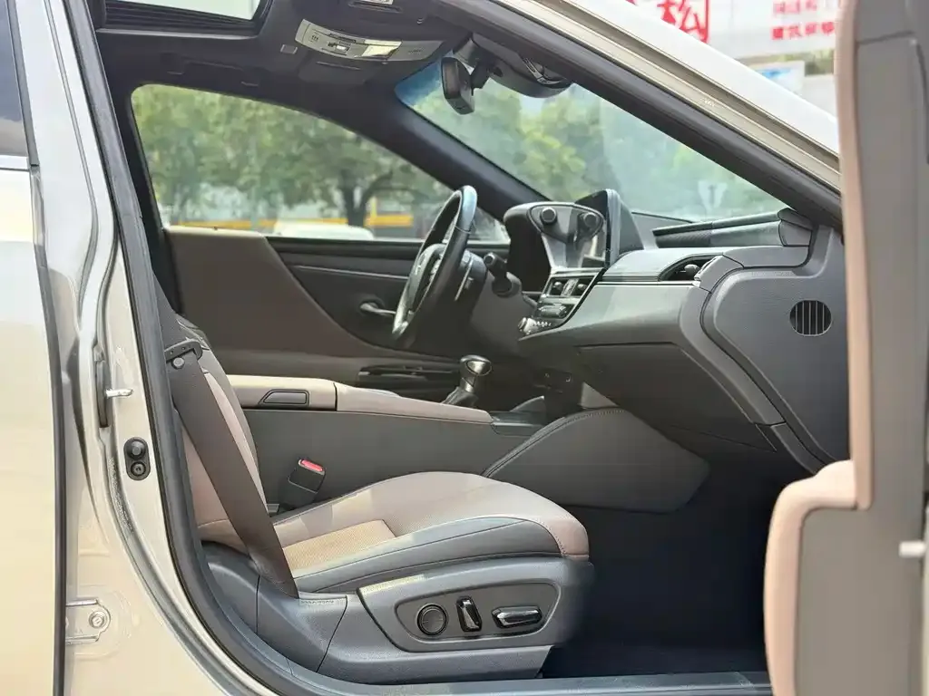 Lexus ES 2022 из CN, фото 9
