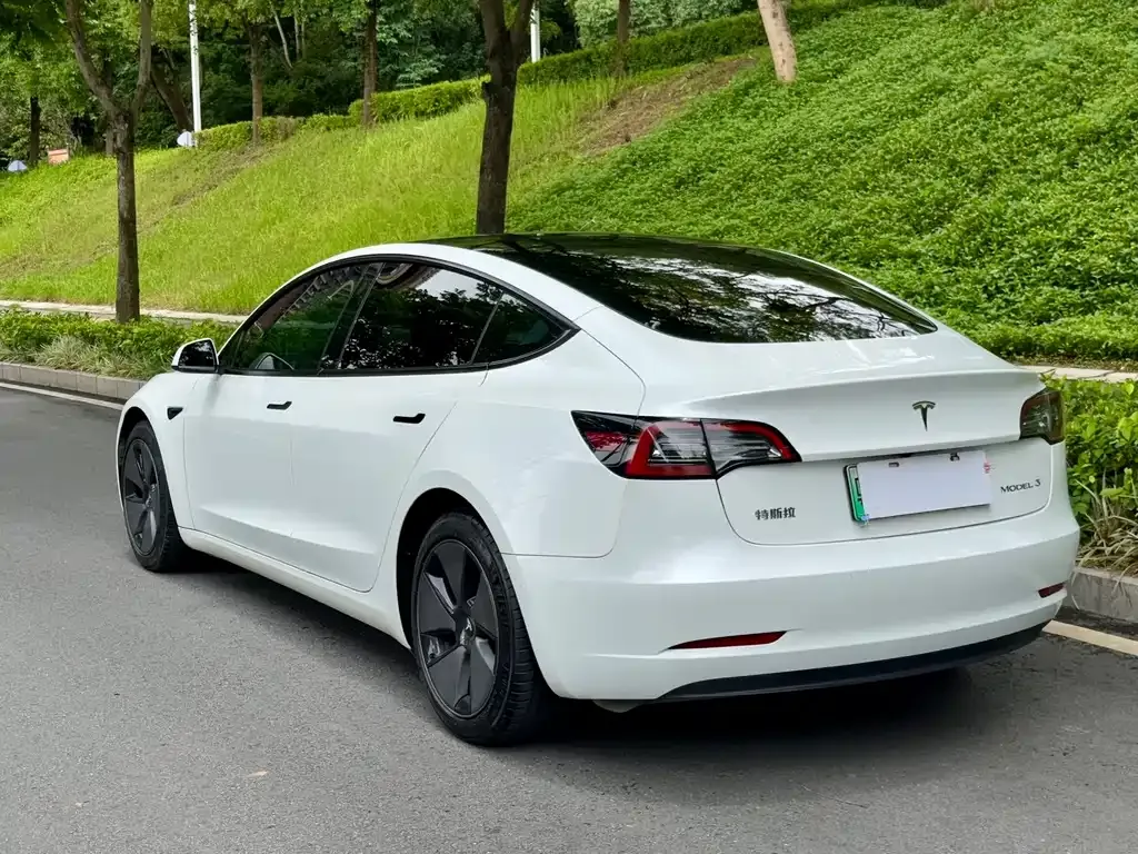Tesla Model 3 — фото 8