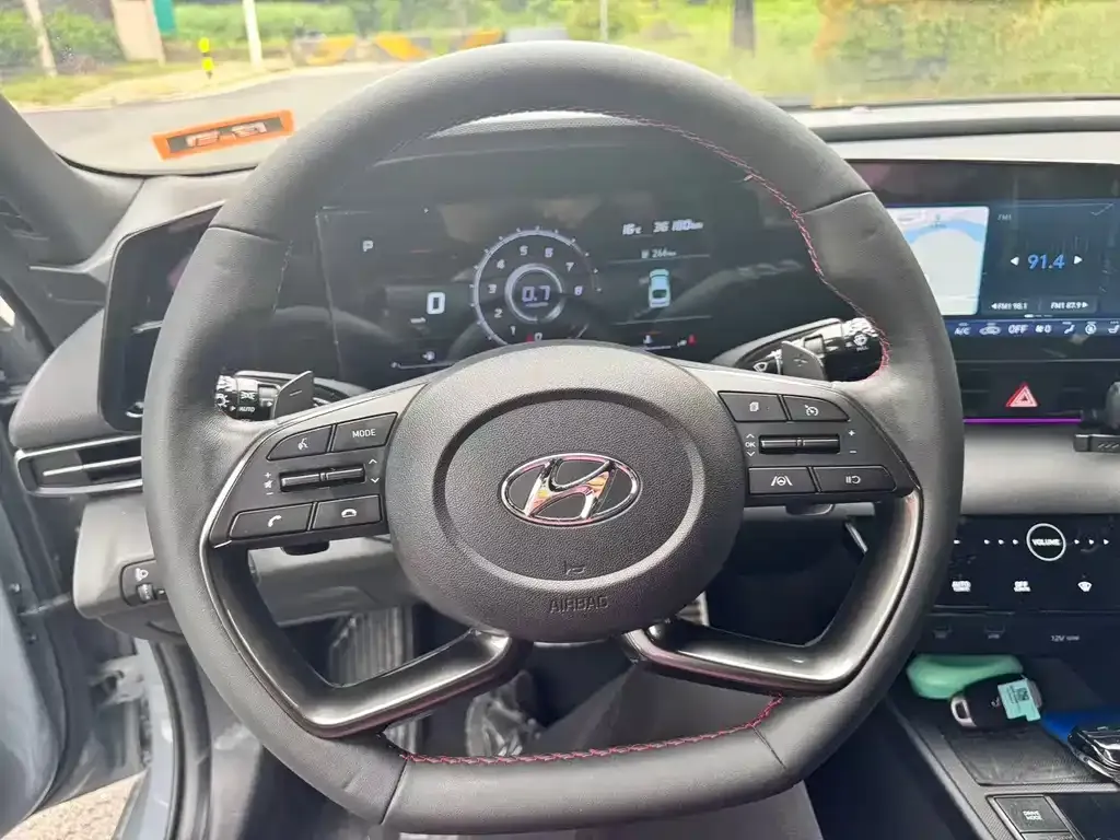 Hyundai Elantra 2023 из CN, фото 2