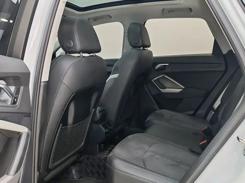 Audi Q3 2023 из CN, фото 10