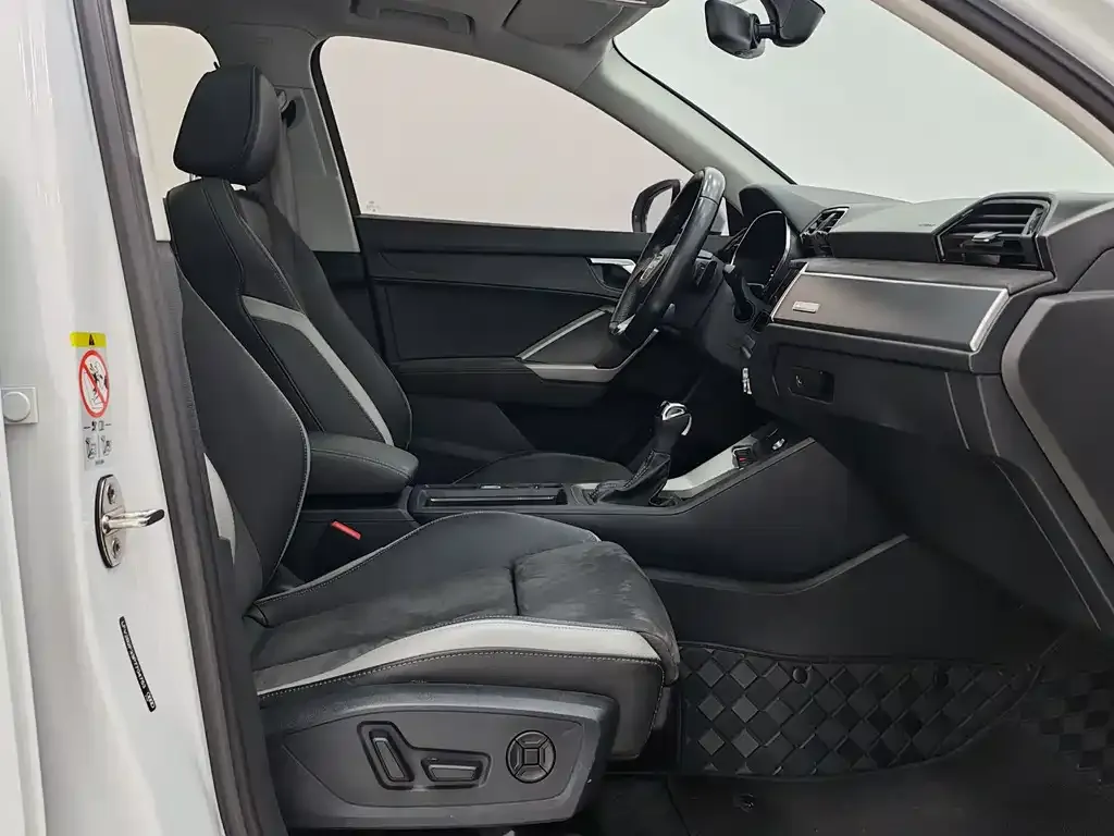 Audi Q3 2023 из CN, фото 8