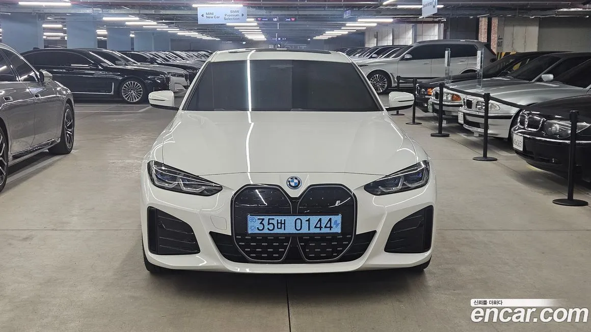 BMW i4 — фото 7