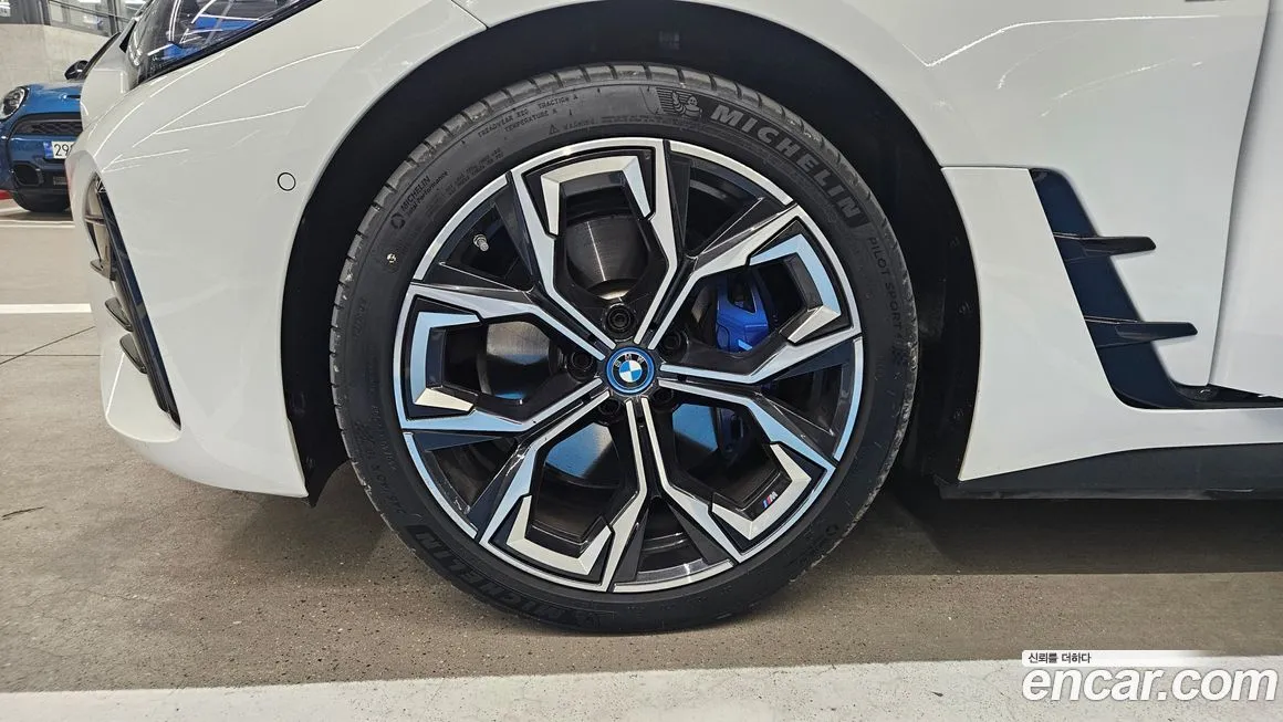 BMW i4 — фото 5