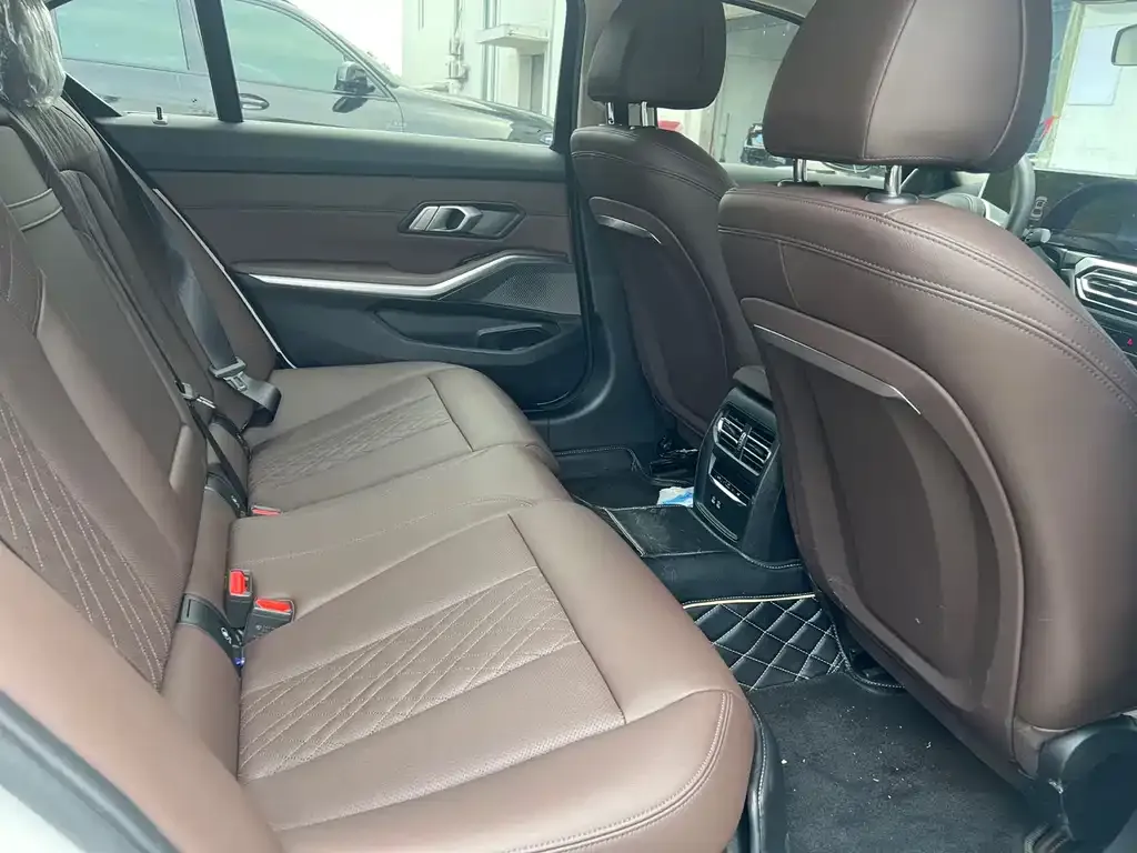 BMW 3 Series 2023 из CN, фото 7