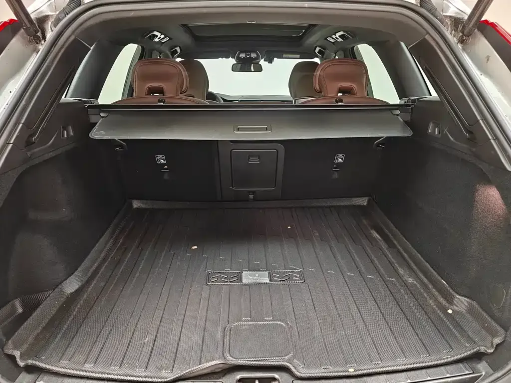 Volvo XC60 — фото 4
