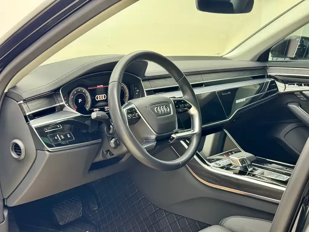 Audi A8 — фото 9